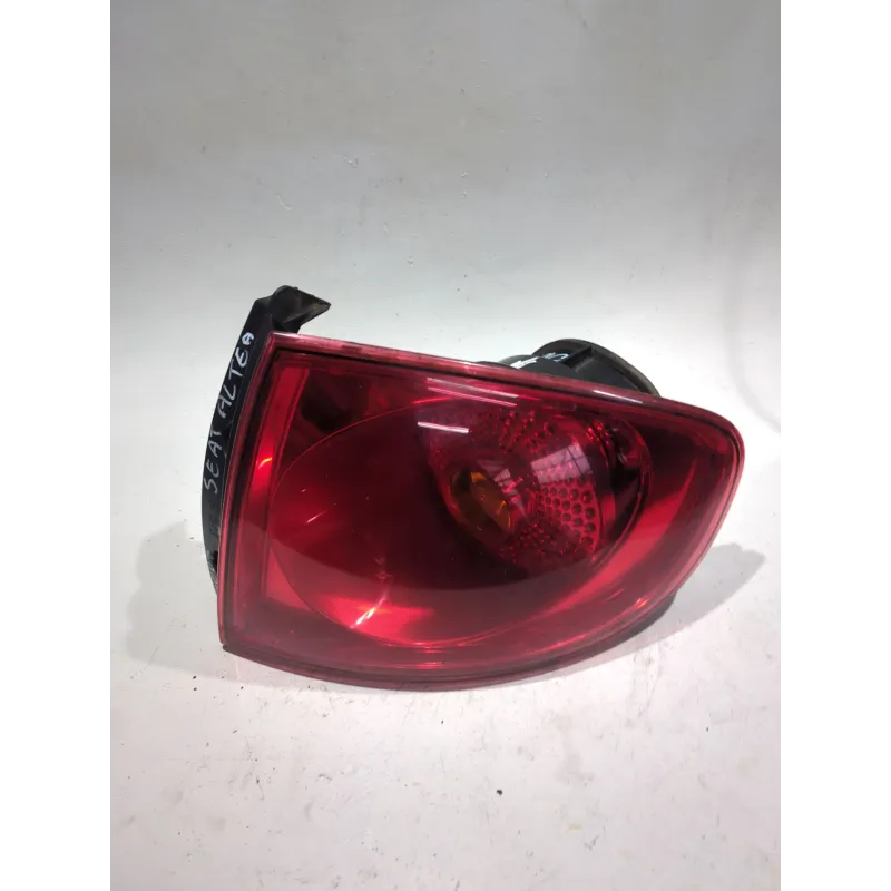 Recambio de piloto trasero derecho para seat altea (5p1) 1.6 referencia OEM IAM E95452  