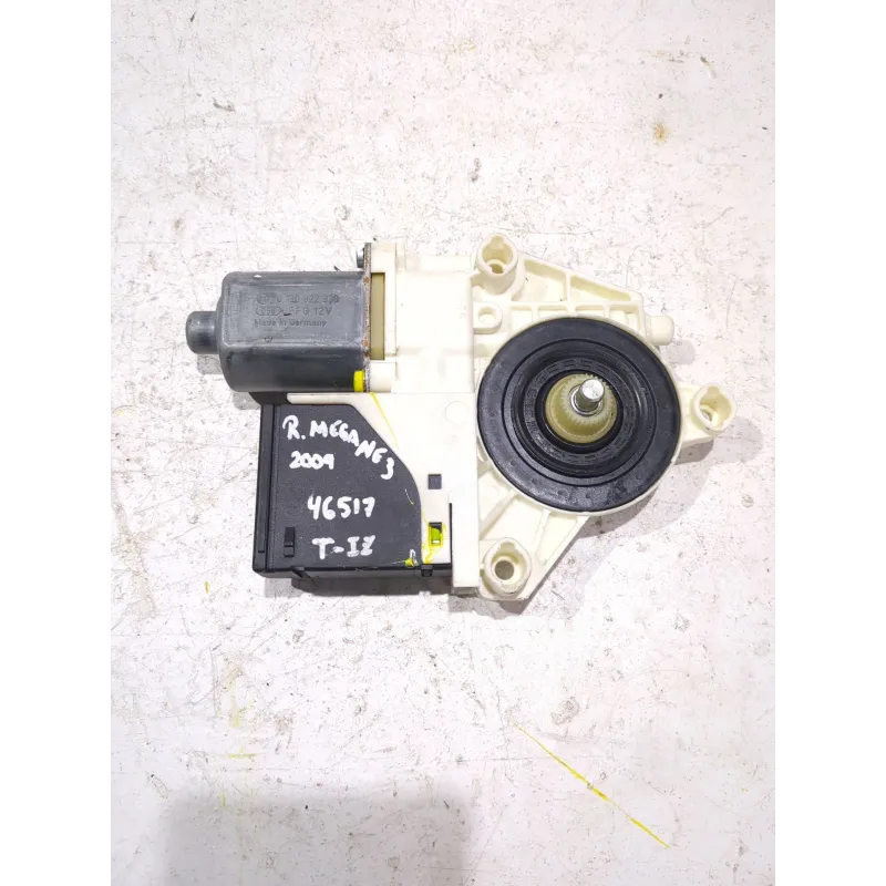 Recambio de motor elevalunas trasero izquierdo para renault megane iii fastback 1.6 16v referencia OEM IAM 0130822330  
