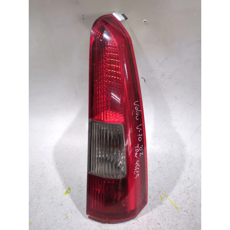 Recambio de piloto porton trasero derecho para volvo v70 ii (285) d5 referencia OEM IAM 915449ECE  