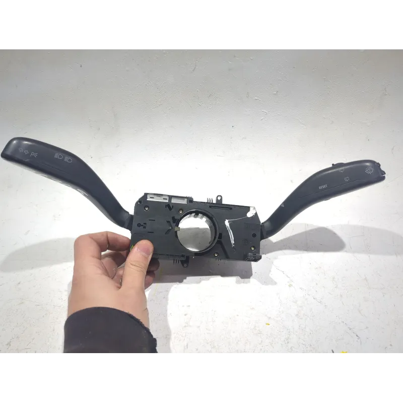 Recambio de mando multifuncion para volkswagen polo iv (9n1)(11.2001) 1.4 tdi referencia OEM IAM 203259ATW  
