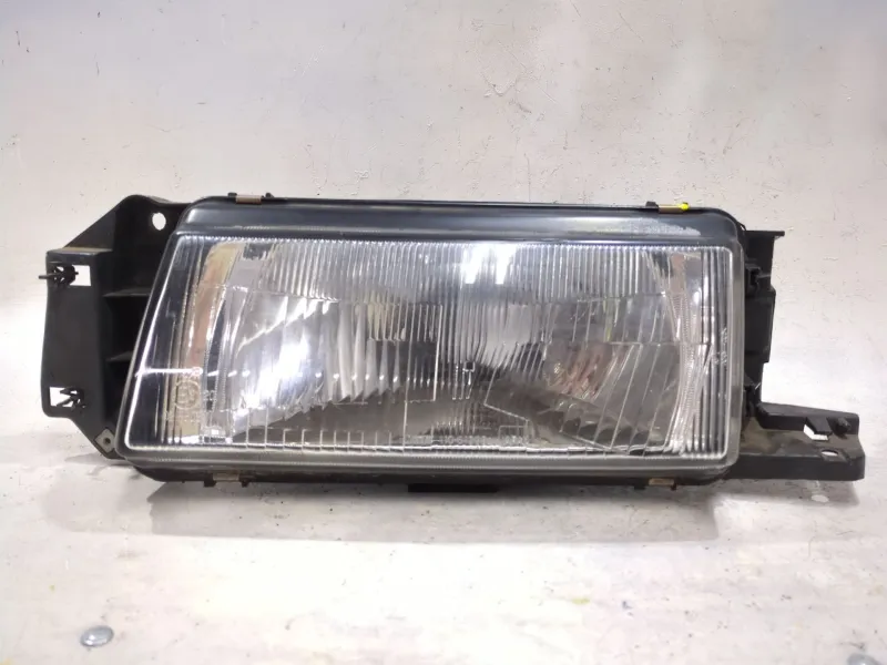Recambio de faro delantero izquierdo para mazda 323 c iv (bg) 1.6 referencia OEM IAM 11061303  