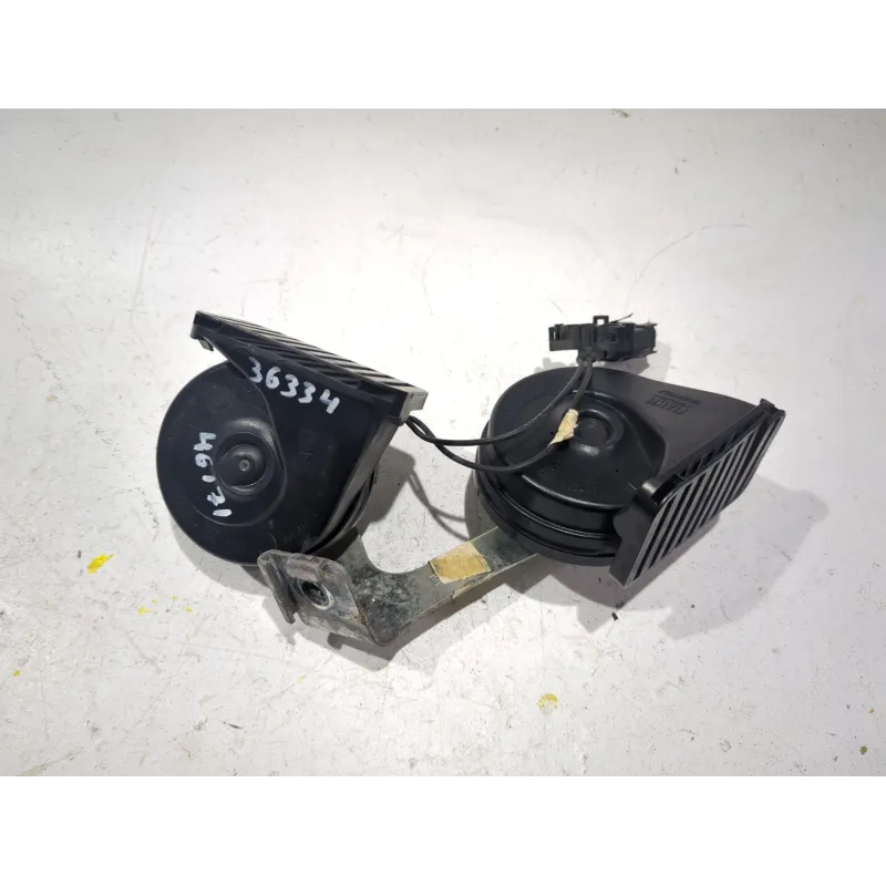 Recambio de bocina para volkswagen polo iv (9n1)(11.2001) 1.4 tdi referencia OEM IAM A046522  