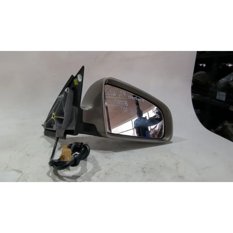 Recambio de retrovisor derecho para audi a4 b8 (8k2) 2.0 tdi referencia OEM IAM 010681  