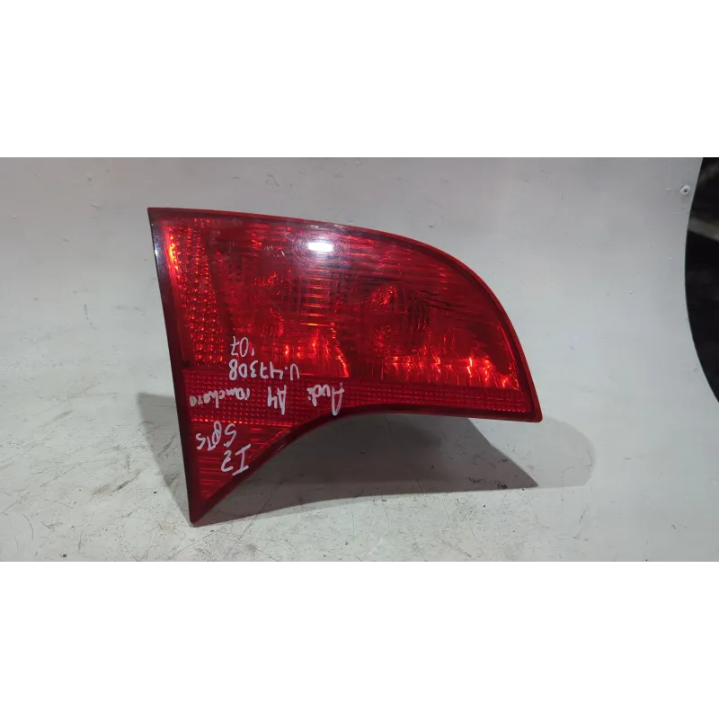 Recambio de piloto porton trasero izquierdo para audi a4 b8 (8k2) 2.0 tdi referencia OEM IAM 8e9945093  
