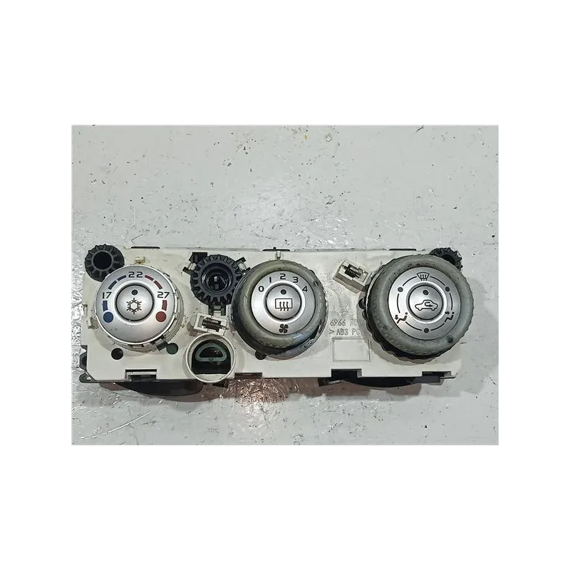 Recambio de mandos climatizador para mitsubishi colt berlina 5 (z30)(10.2008) referencia OEM IAM 69657032  