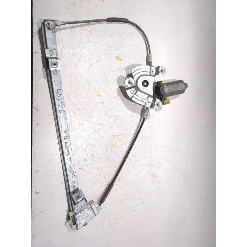 Recambio de elevalunas delantero derecho para renault megane 1.9 referencia OEM IAM 0130821721  