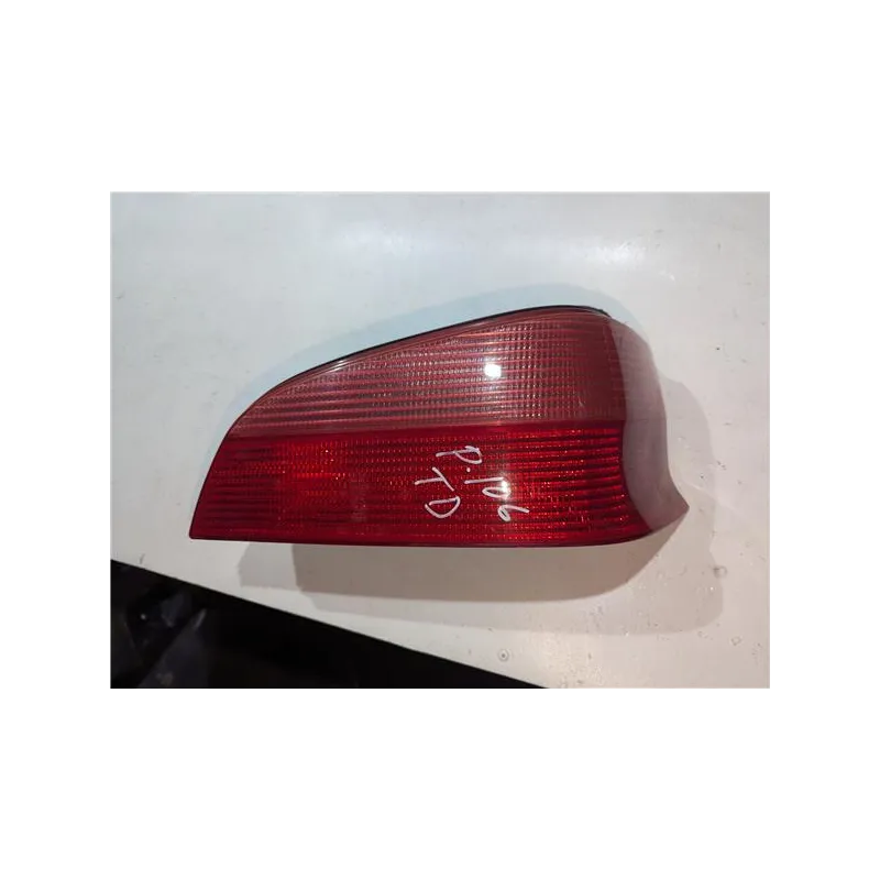 Recambio de piloto trasero derecho para peugeot 106 (s2)(04.1996) 1.1 i referencia OEM IAM LPTG123  