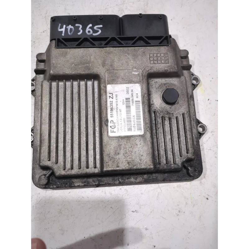 Recambio de centralita inyeccion para opel corsa c (2000) 1.3 cdti referencia OEM IAM 55196352ZJ  