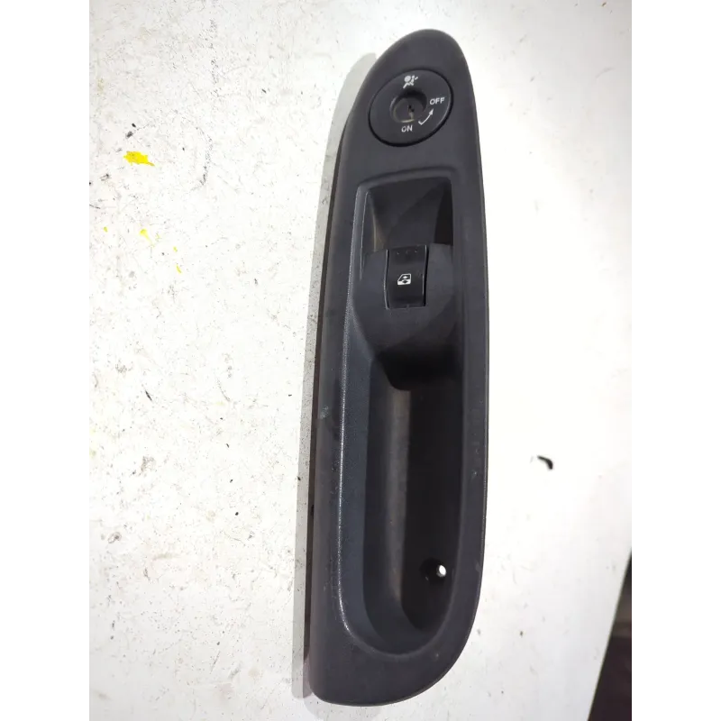 Recambio de botonera puerta delantera derecha para renault clio ii (bb_, cb_) 1.5 dci referencia OEM IAM 8200084005  