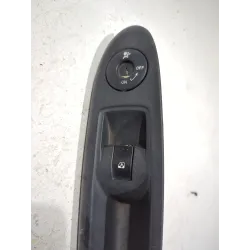 Recambio de botonera puerta delantera derecha para renault clio ii (bb_, cb_) 1.5 dci referencia OEM IAM 8200084005  