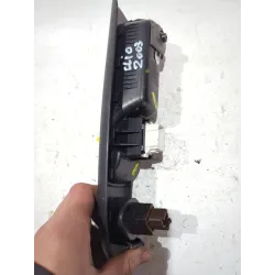 Recambio de botonera puerta delantera derecha para renault clio ii (bb_, cb_) 1.5 dci referencia OEM IAM 8200084005  