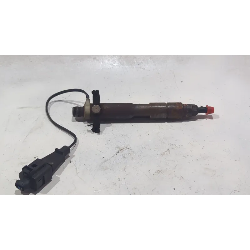 Recambio de inyector para daewoo lanos (klat) 1.5 referencia OEM IAM 038130202  