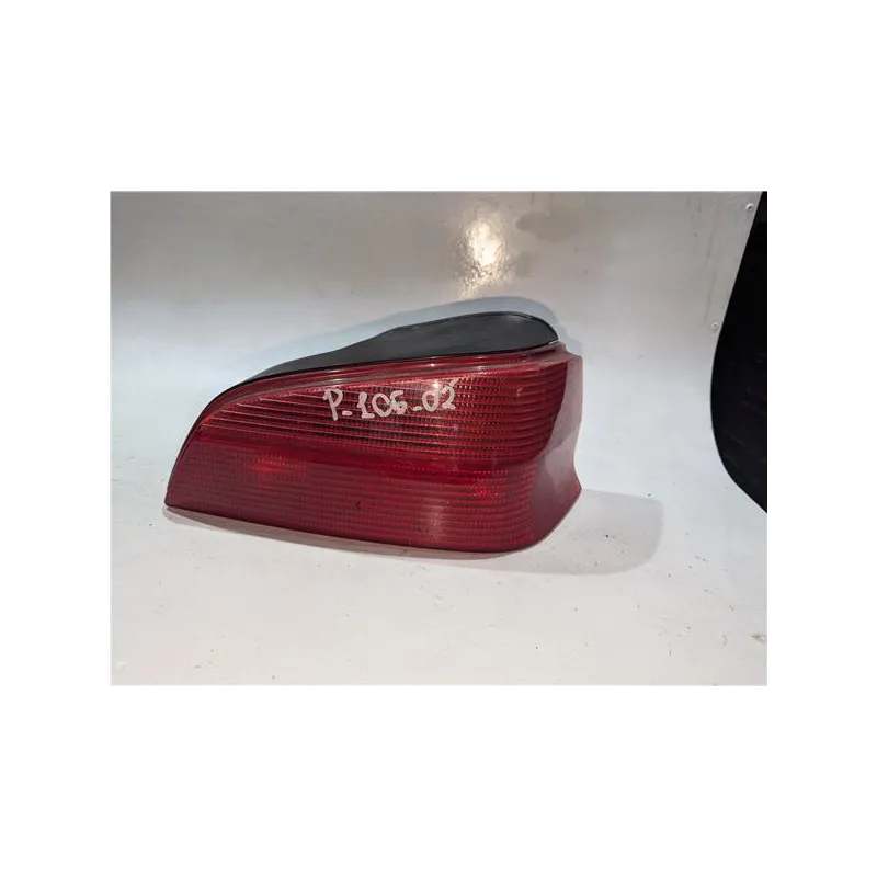 Recambio de piloto trasero derecho para peugeot 106 (s2)(04.1996) 1.1 i referencia OEM IAM LPTG123  