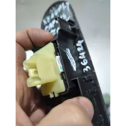 Recambio de mando elevalunas delantero derecho para renault captur 1.5 dci referencia OEM IAM 1135206x  