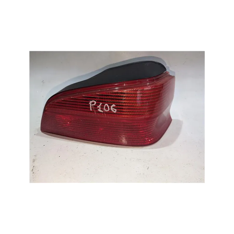 Recambio de piloto trasero derecho para peugeot 106 (s2)(04.1996) 1.1 i referencia OEM IAM LPTG123  