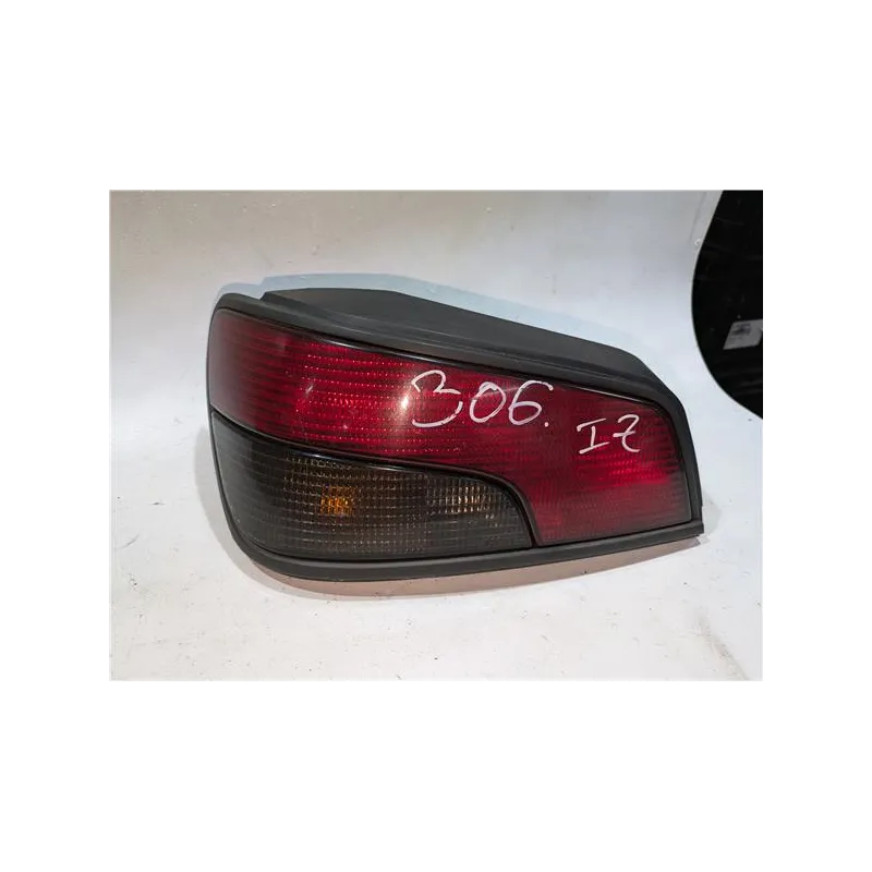 Recambio de piloto trasero izquierdo para peugeot 306 3/5 pt. (s1)(06.1996) referencia OEM IAM VALEO 2227  