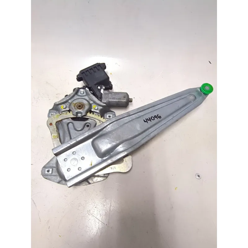 Recambio de mecanismo elevalunas trasero derecho para toyota avensis (_t25_) 2.0 d-4d (adt250_) referencia OEM IAM 8670202020  