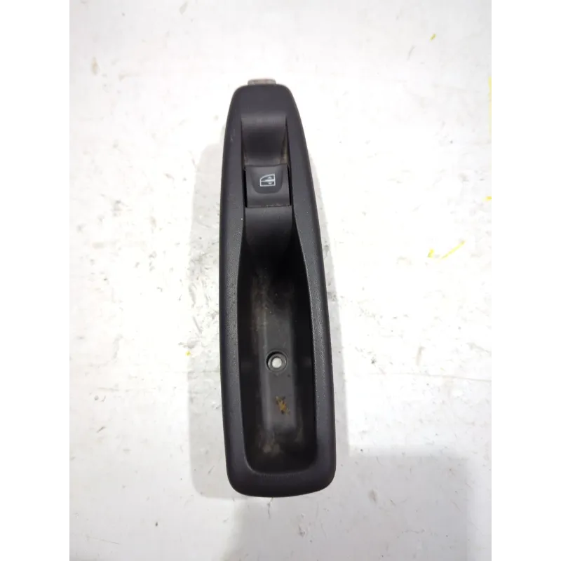 Recambio de botonera puerta trasera izquierda para renault captur 1.5 dci referencia OEM IAM 829614619R  