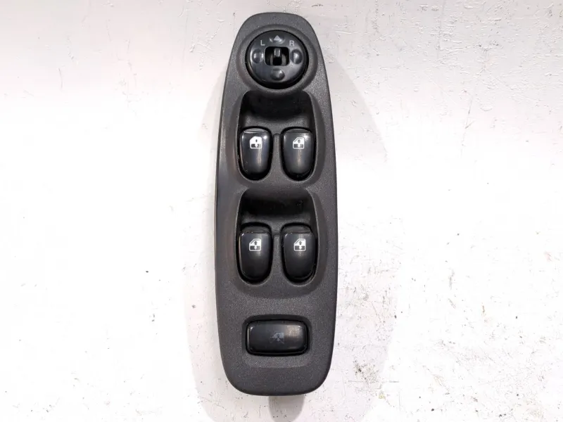 Recambio de mando elevalunas delantero izquierdo para hyundai accent 1.5 crdi referencia OEM IAM 820W10270  