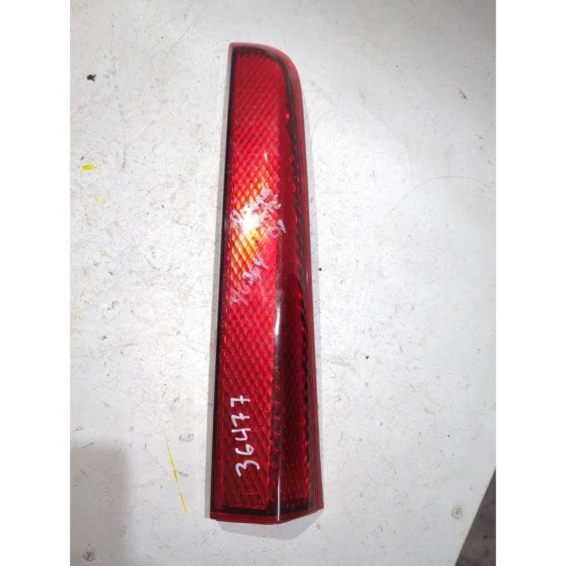 Recambio de reflectante derecho paragolpes trasero para nissan note 1.6 gasolina referencia OEM IAM 16752  