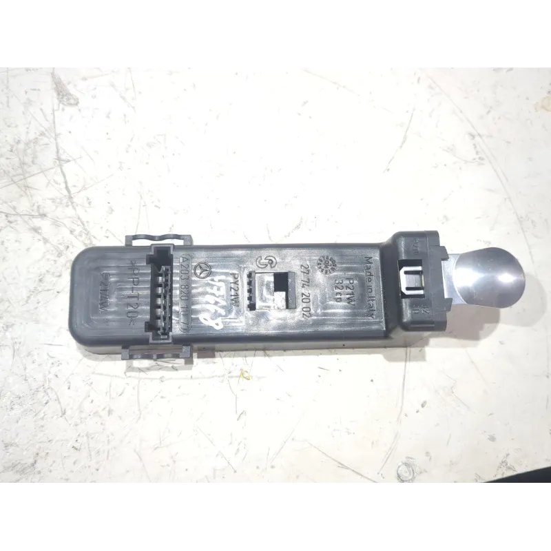 Recambio de portalamparas para mercedes-benz clase c (w203) c 240 (203.061) referencia OEM IAM A2038201077  