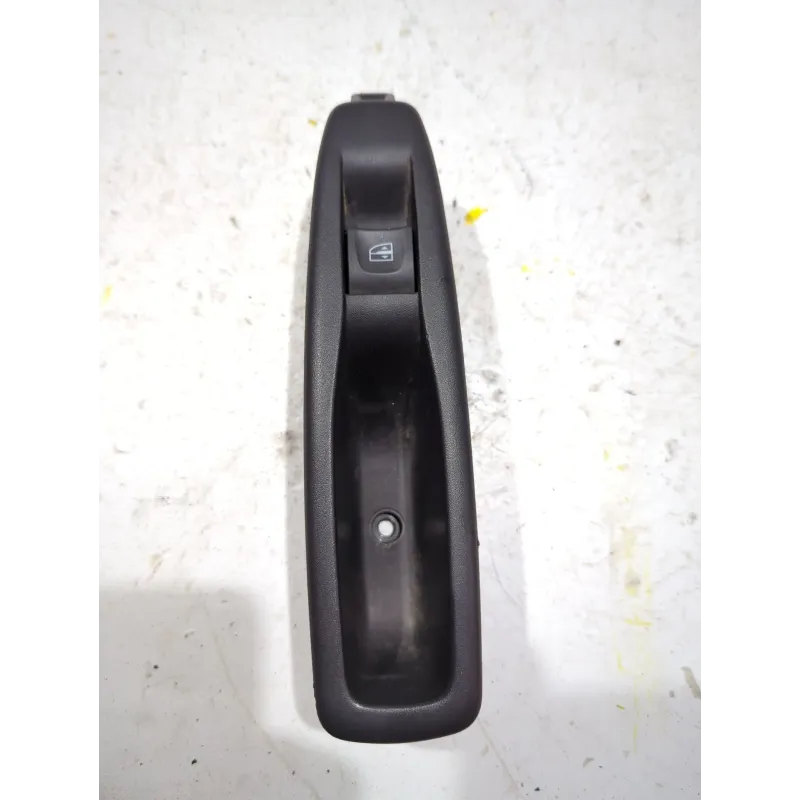 Recambio de mando elevalunas delantero izquierdo para renault captur 1.5 dci referencia OEM IAM 829614619R  