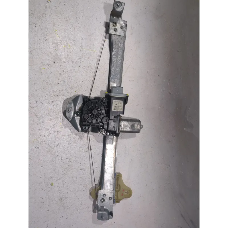 Recambio de mecanismo elevalunas delantero derecho para renault captur 1.5 dci referencia OEM IAM 12800109206E  