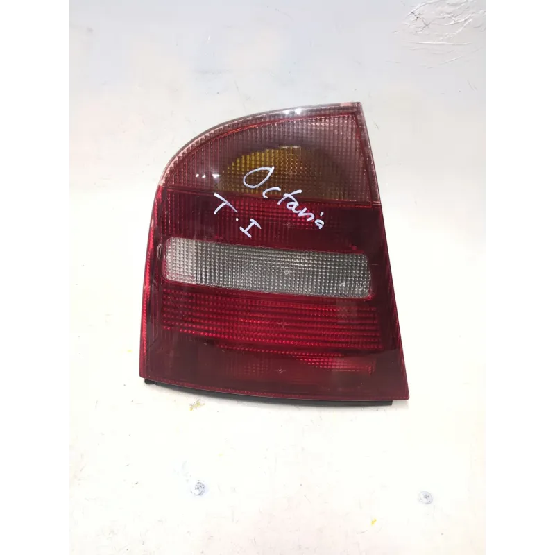 Recambio de piloto trasero izquierdo para skoda octavia berlina (1u2)(1999) referencia OEM IAM 106945111  