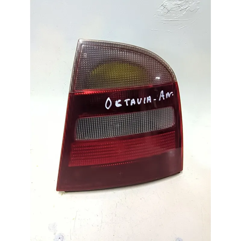 Recambio de piloto trasero derecho para skoda octavia berlina (1u2)(1997) 1.6 referencia OEM IAM 1U6945112  