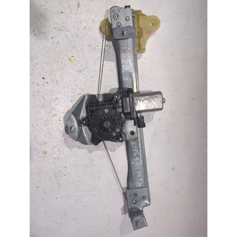 Recambio de elevalunas electrico delantero derecho para renault captur 1.5 dci referencia OEM IAM 128001471B  