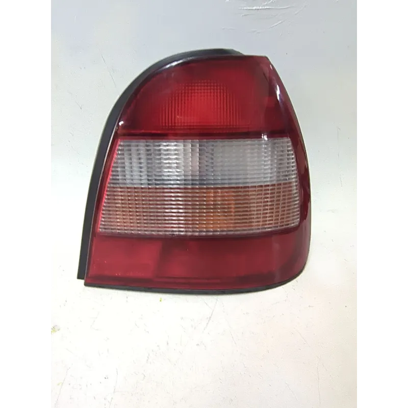 Recambio de piloto trasero izquierdo para nissan sunny berlina (n14)(10.1990) 1.4 i referencia OEM IAM 22063324  