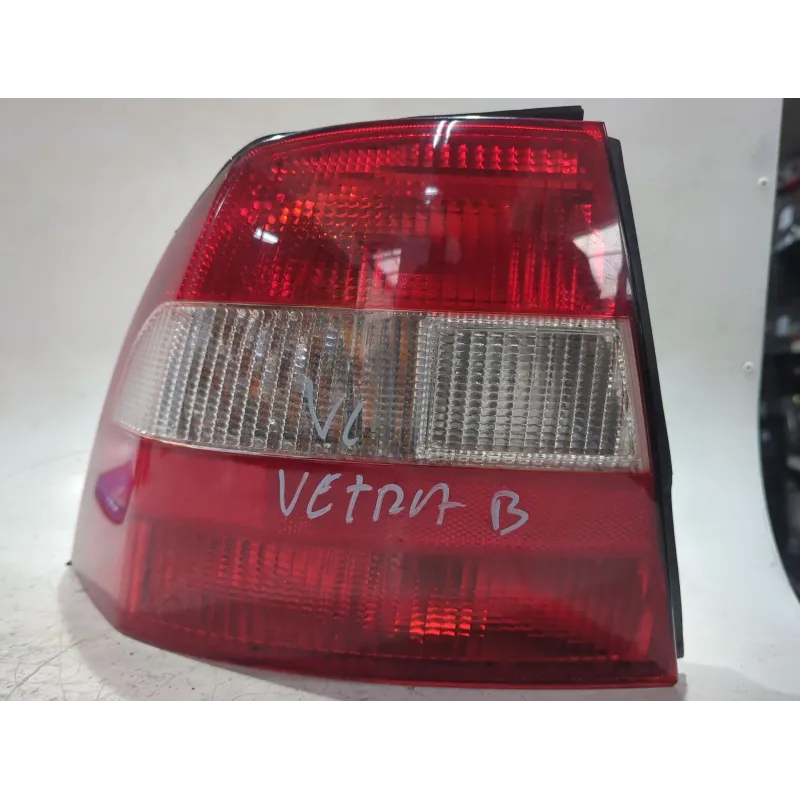 Recambio de piloto trasero izquierdo para opel vectra b berlina (1995) 1.8 i 16v referencia OEM IAM 90568047  