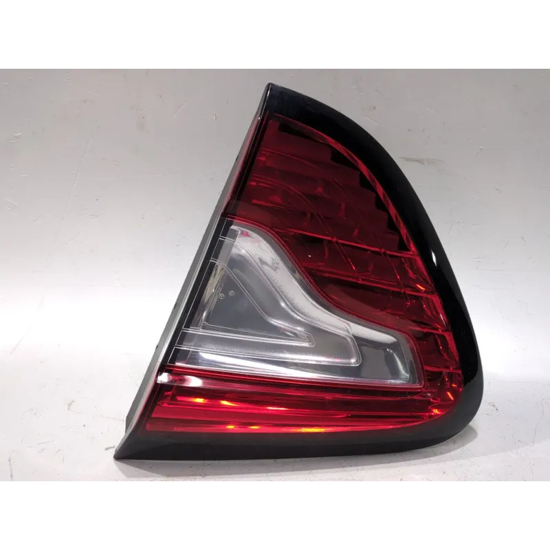 Recambio de piloto porton trasero derecho para renault captur 1.5 dci referencia OEM IAM 265500812R  