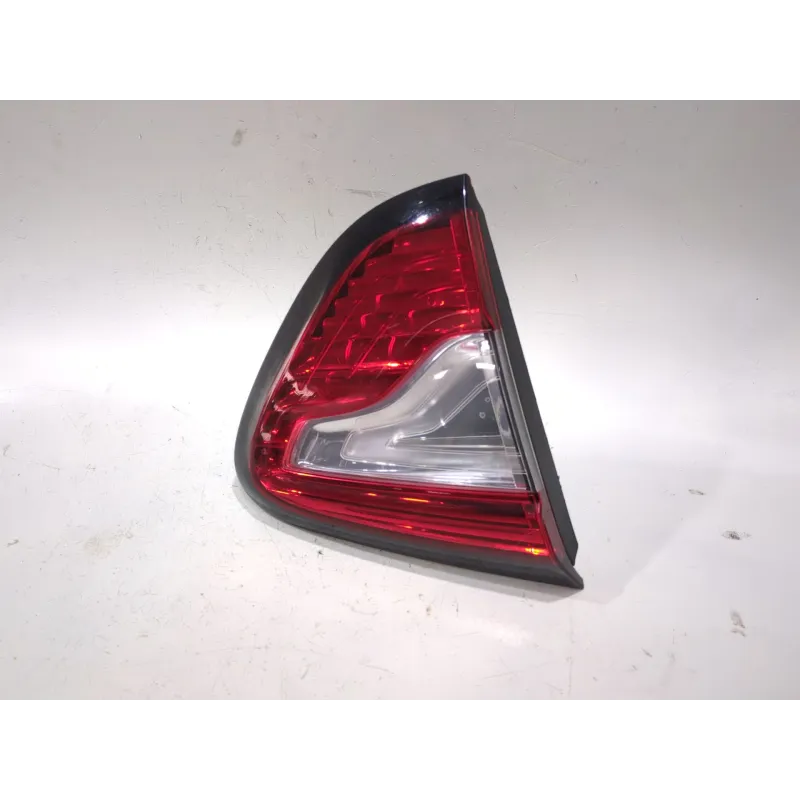 Recambio de piloto porton trasero izquierdo para renault captur 1.5 dci referencia OEM IAM 265557893R  