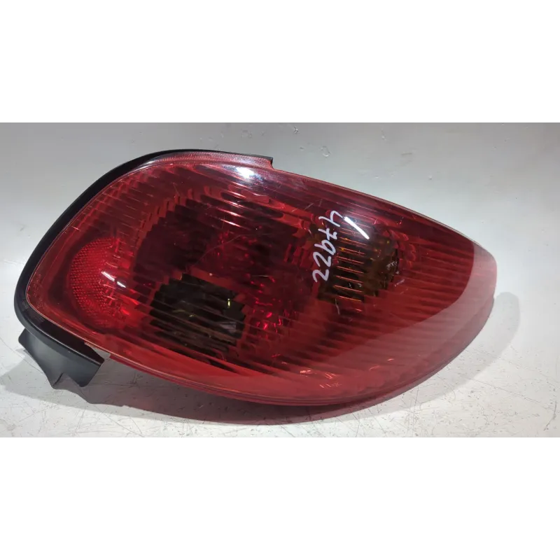 Recambio de piloto trasero derecho para peugeot 206 cc cabrio-coupé (2001) 1.6 16v referencia OEM IAM   