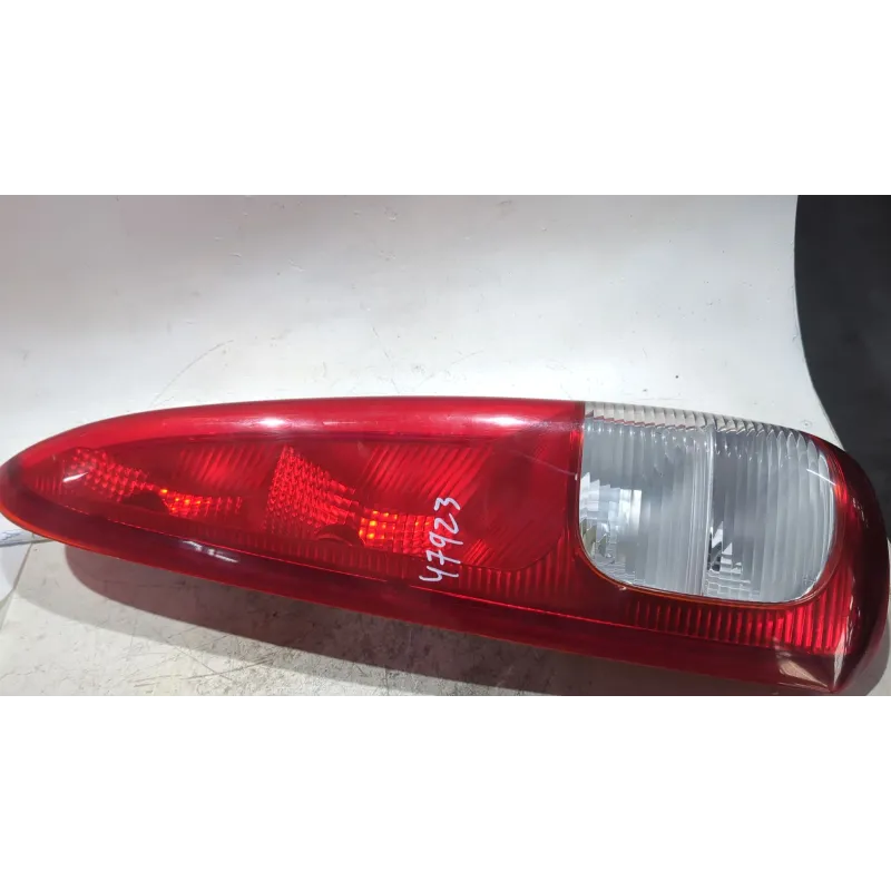 Recambio de piloto trasero izquierdo para chevrolet tacuma 1.6 referencia OEM IAM 300526L  