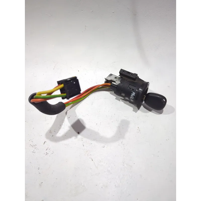 Recambio de conmutador de arranque para renault megane 1.9 referencia OEM IAM 7700425327  