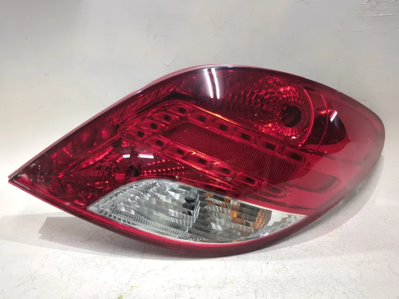 Recambio de piloto trasero derecho para peugeot 207/207+ (wa_, wc_) 1.6 hdi 110 referencia OEM IAM 968656598000  