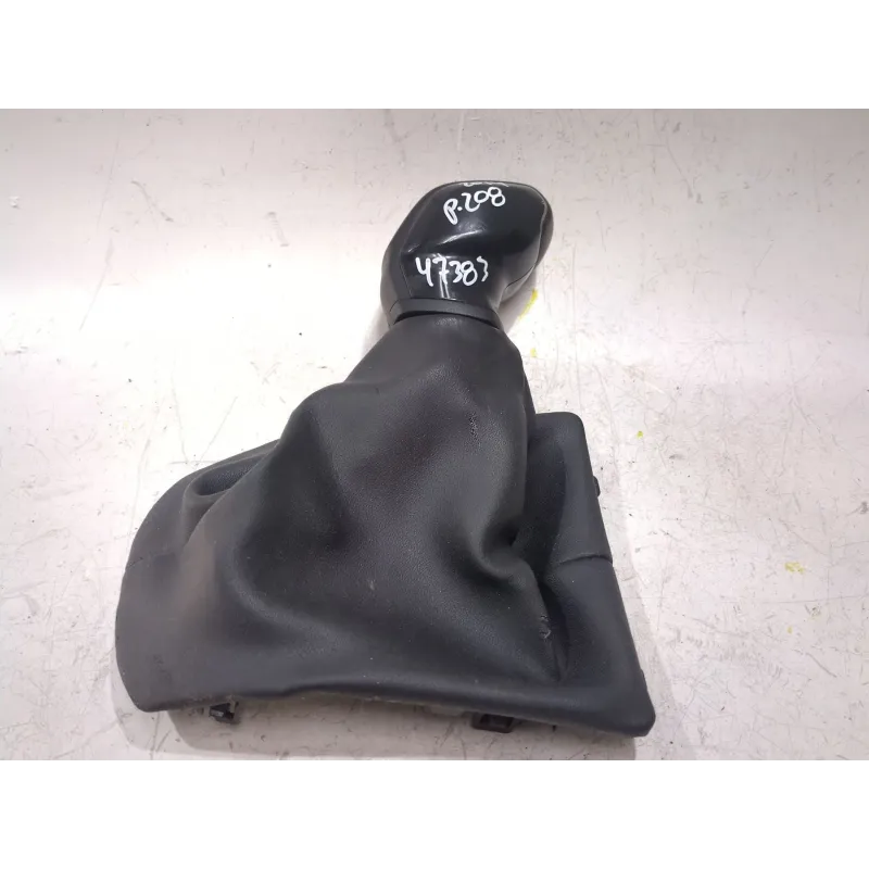 Recambio de pomo palanca cambio para peugeot 208 1.4 hdi 68cv? referencia OEM IAM   
