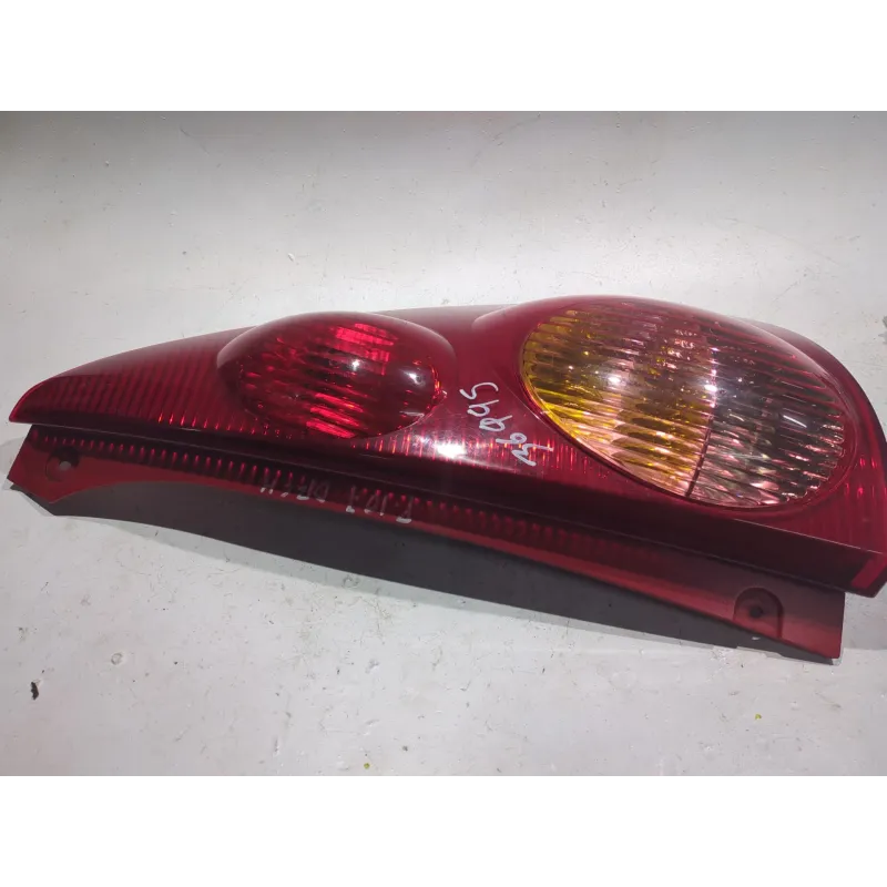 Recambio de piloto trasero derecho para peugeot 107 (2005) 1.4 hdi referencia OEM IAM 81550H040  