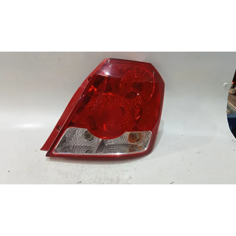 Recambio de piloto trasero derecho para chevrolet kalos sedán 1.4 referencia OEM IAM E138408  