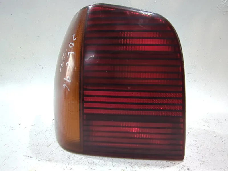 Recambio de piloto trasero izquierdo para volkswagen polo iii (6n1) 64 1.9 d referencia OEM IAM 962565  