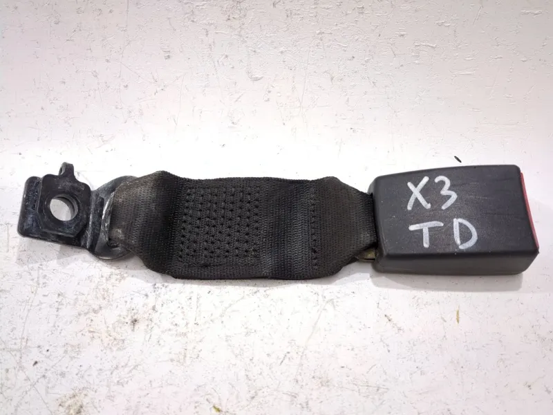 Recambio de enganche cinturon trasero derecho para bmw x3 (e83) 2.0 sd referencia OEM IAM 33035869  