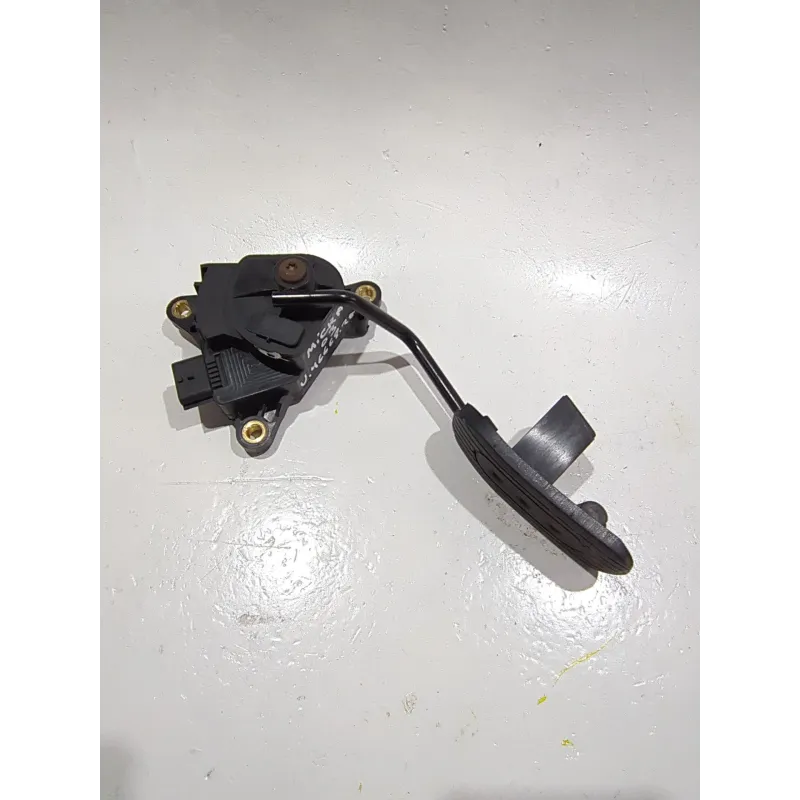 Recambio de potenciometro pedal para nissan micra iii (k12) 1.2 16v referencia OEM IAM 3332B 18002AX700  