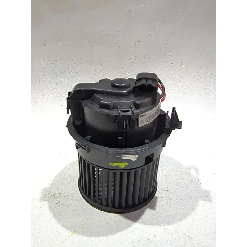 Recambio de motor calefaccion para peugeot 208 1.4 hdi 68cv? referencia OEM IAM T1013140A  