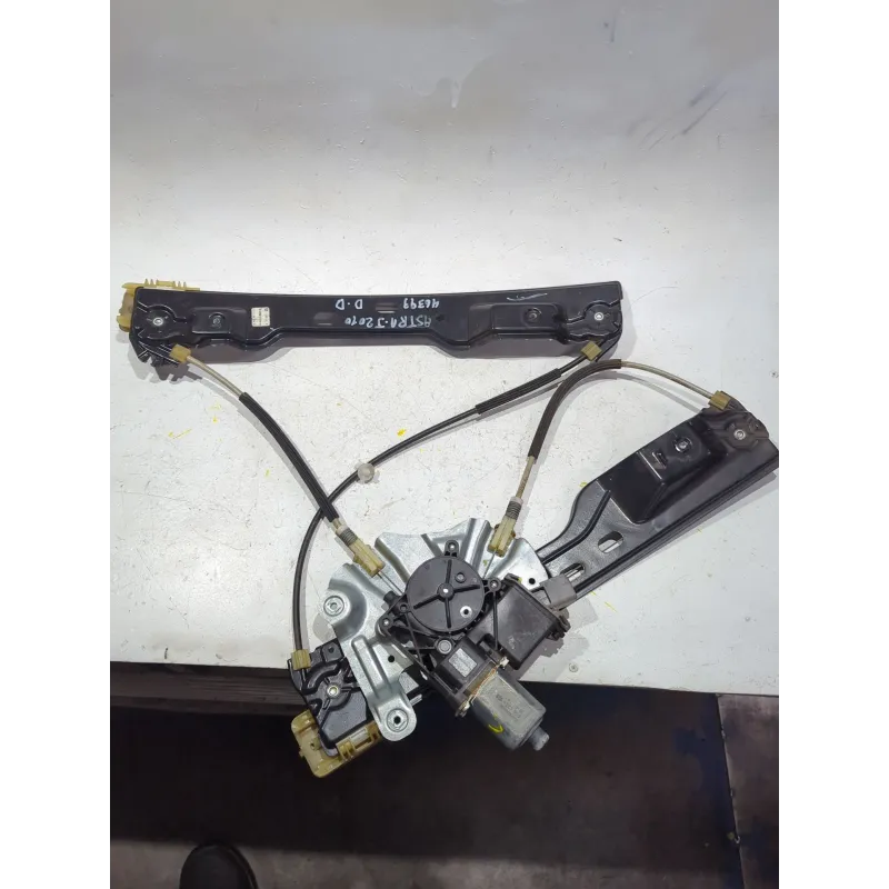 Recambio de elevalunas delantero derecho para opel astra j (p10) 2.0 cdti (68) referencia OEM IAM 915368103  