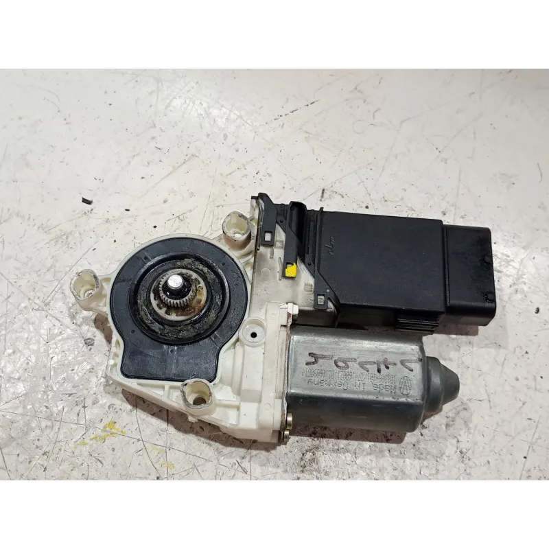 Recambio de motor elevalunas delantero derecho para volkswagen golf iv (1j1) 1.9 tdi referencia OEM IAM 9776101434203  