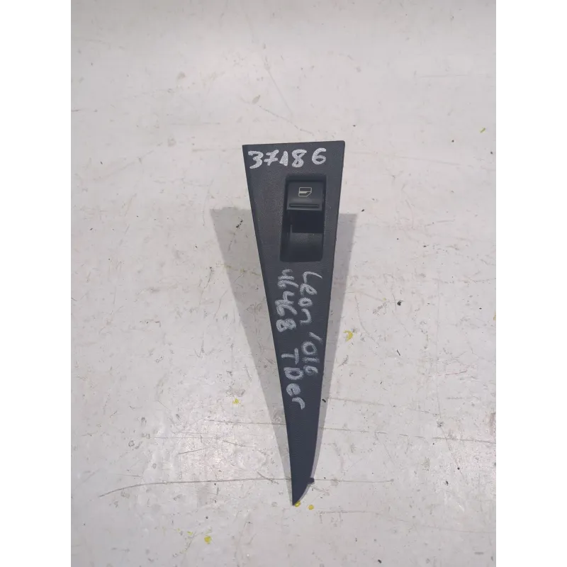 Recambio de botonera puerta trasera derecha para seat leon (1p1) 1.6 tdi referencia OEM IAM 156023181  