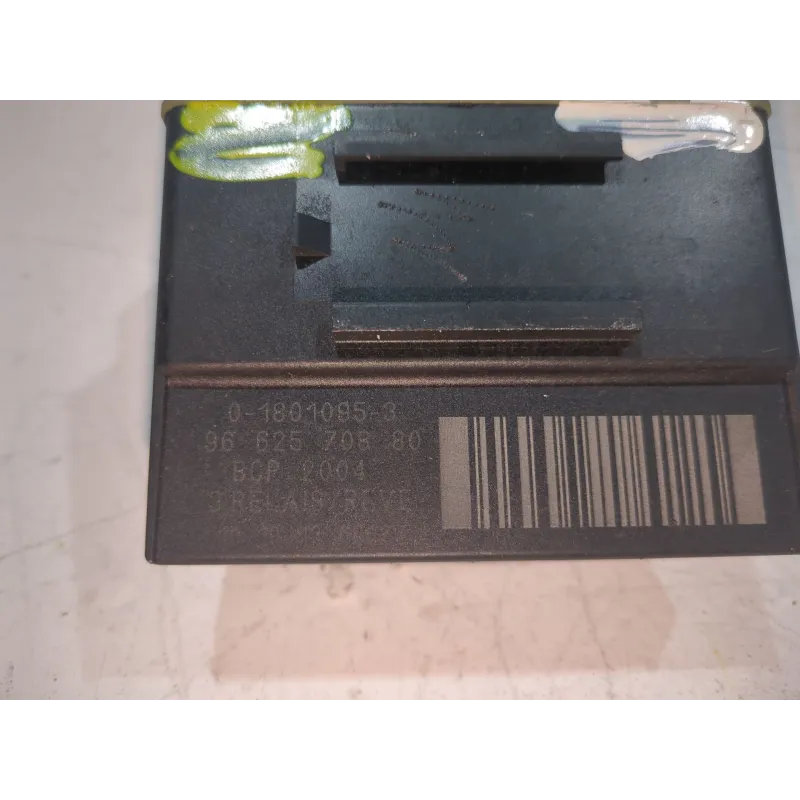 Recambio de caja precalentamiento para peugeot 5008 (0u_, 0e_) 1.6 hdi referencia OEM IAM 9662570880  