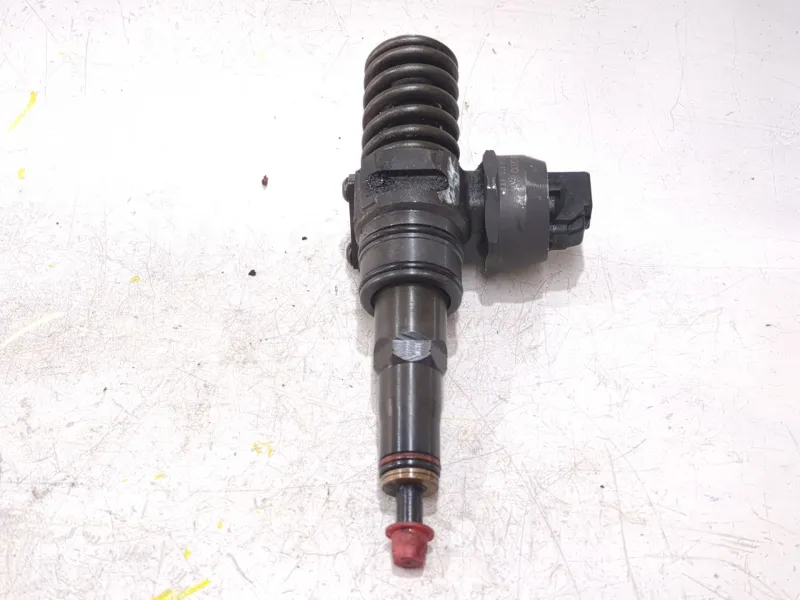 Recambio de inyector para volkswagen golf v (1k1) 1.9 tdi referencia OEM IAM 038130073AG  
